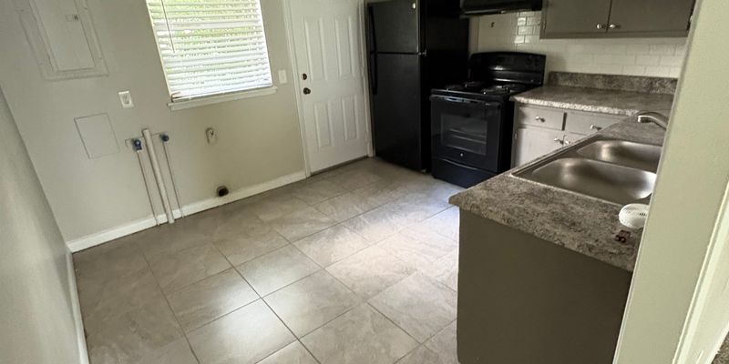 Hanceville Apartment: 400 Arkadelphia Rd