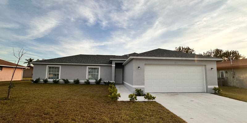 Cape Coral House: 1820 SE 8th St