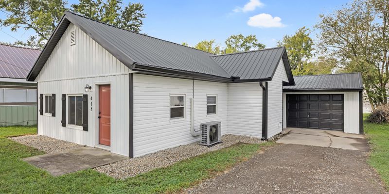 Russells Point House: 418 Buckeye Ave