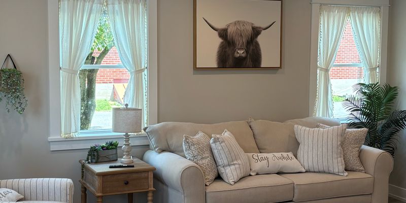 Hershey House: 36 W Main St