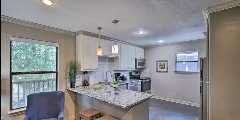 Houston Apartment: 2211 Blodgett St