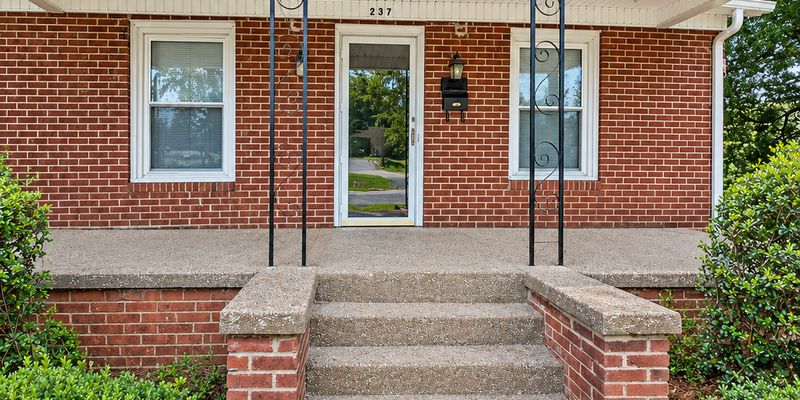 Conover House: 237 1st St E