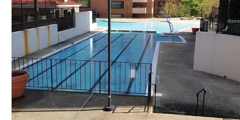 Arlington Apartment: 1011 Arlington Blvd