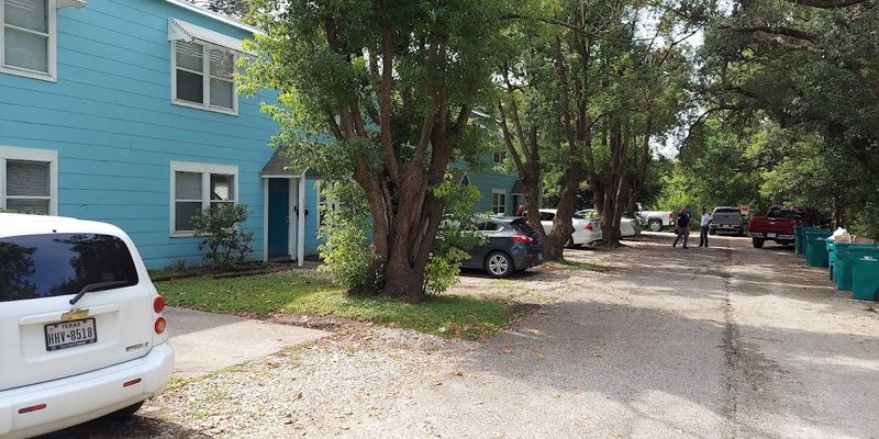 La Marque Apartment: 815 Shirley St