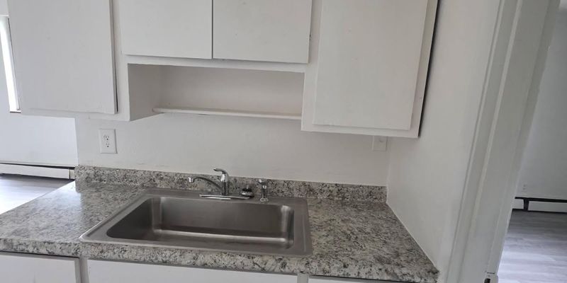 Norwood Apartment: 1815 Cleveland Ave