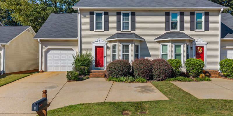 Taylors House: 7 Corbin Ct