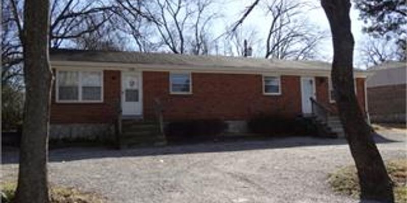 Bowling Green Apartment: 1140 Crewdson Dr