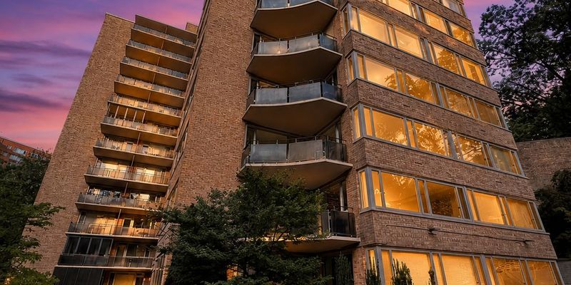 Washington Apartment: 4101 Cathedral Ave NW