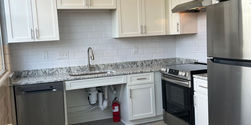 Pulaski Apartment: 500 Pico Terrace