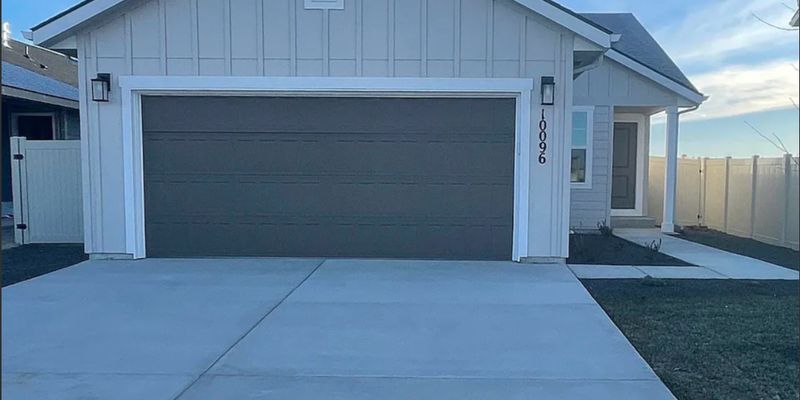 Nampa House: 10096 Longtail Dr