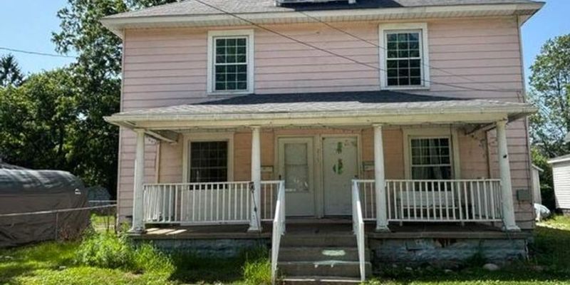 Dowagiac Apartment: 217 Lester Ave