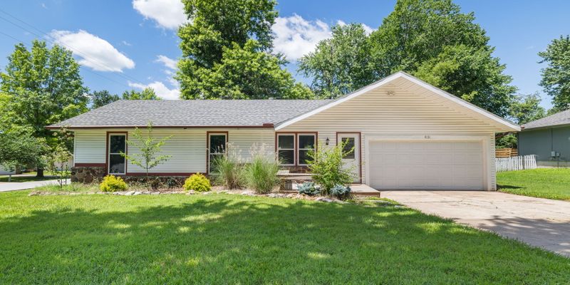 Springfield House: 4131 S Ridgecrest Dr