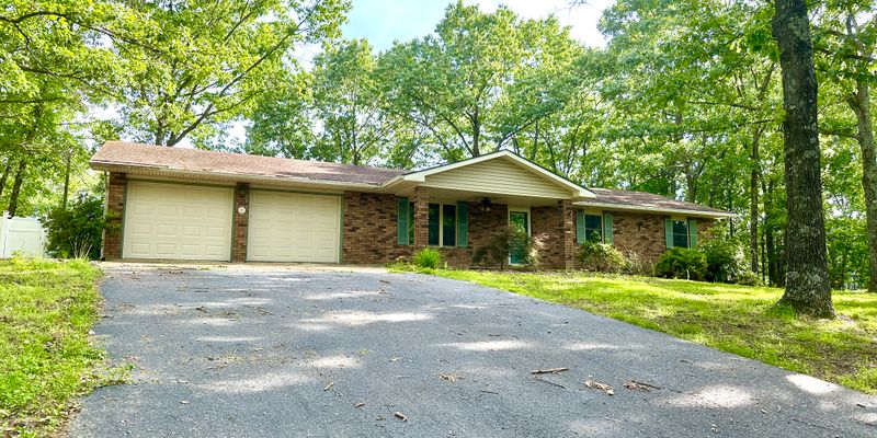 Saint Robert House: 16280 Hardwood Ln