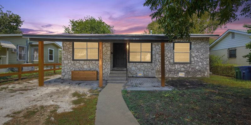 San Antonio House: 2215 Hays St