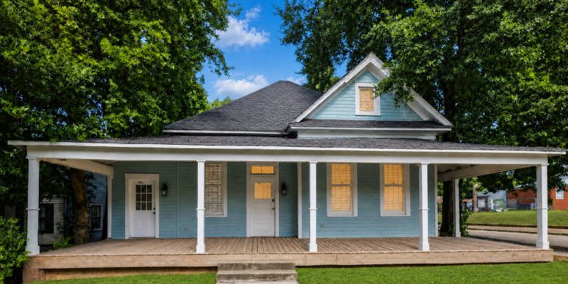 Montgomery Apartment: 1204 S McDonough St