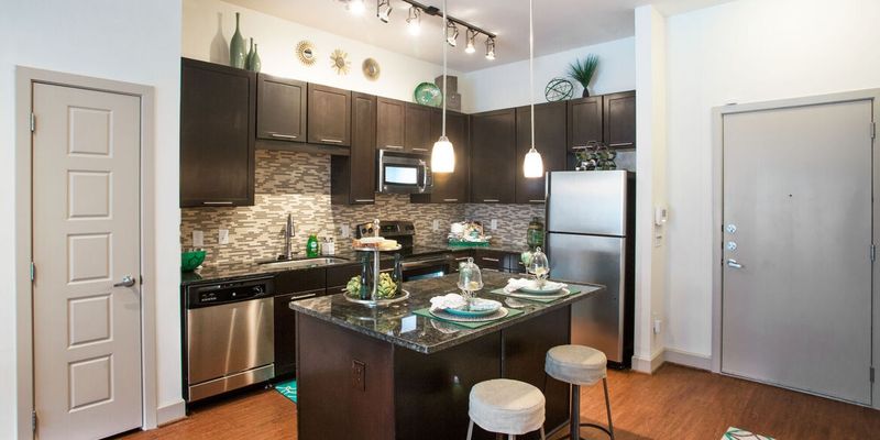 Houston Apartment: 9198 Richmond Ave.