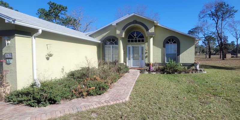 Weeki Wachee House: 8430 Madrid Rd