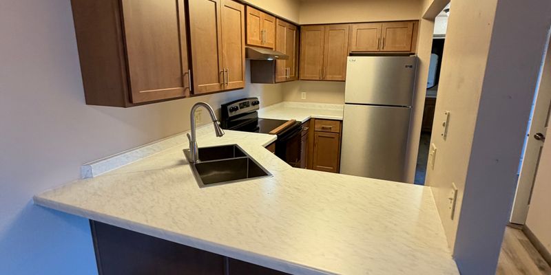 Hutchinson Apartment: 235 Echo Cir SE