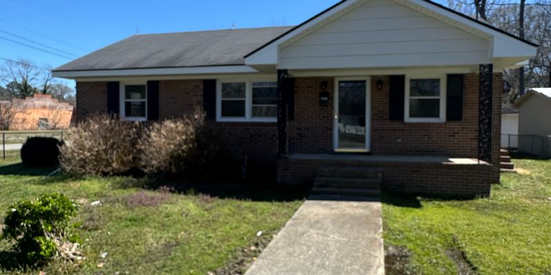 Enfield House: 501 S Dennis St