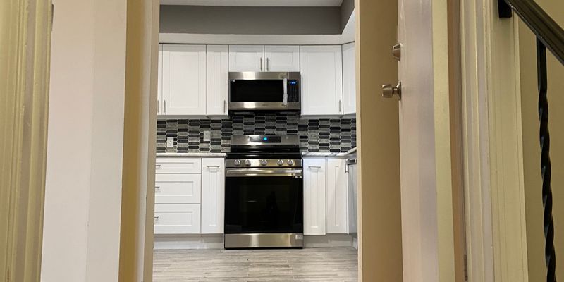 Lyndhurst Apartment: 704 Page Ave, Lyndhurst, NJ 07071, USA