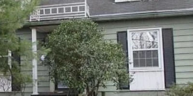 Louisville House: 4722 S Rutland Ave