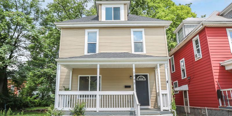 Columbus House: 1342 E Fulton St