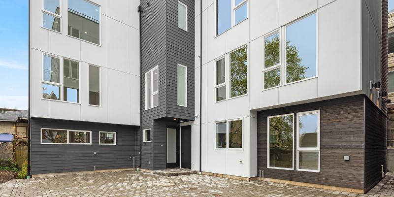 Seattle Apartment: 4425 Fremont Ave N