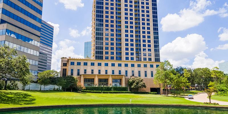 Houston House: 7 Riverway