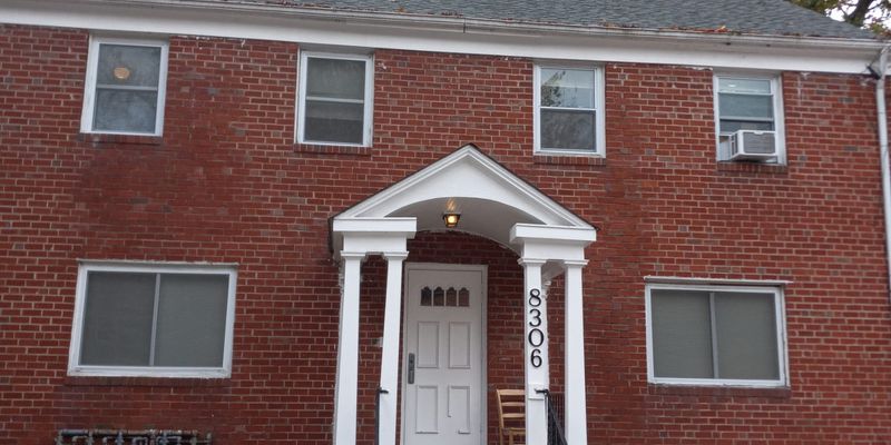 Takoma Park Apartment: 8306 Roanoke Ave
