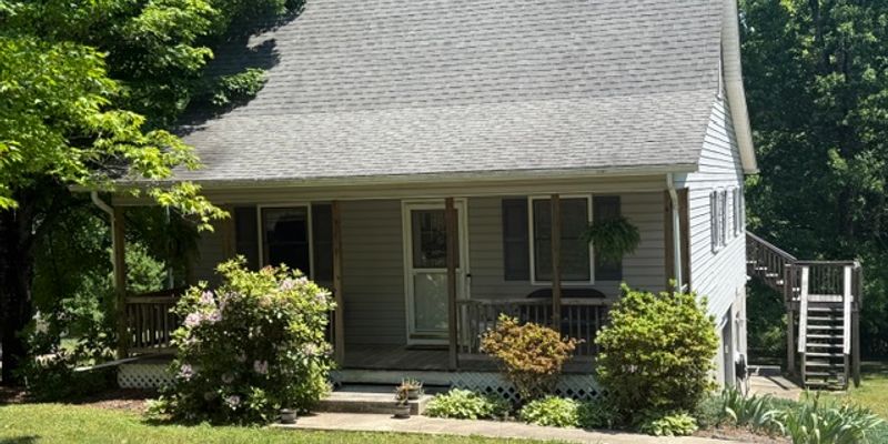Wilkesboro House: 276 Plaza Dr