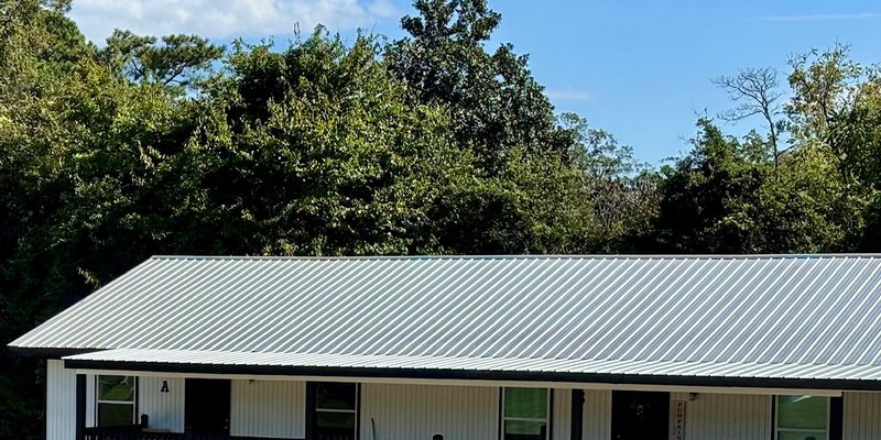 Rossville Apartment: 217 Claire St