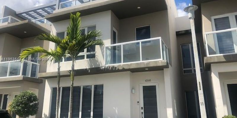 Doral Townhome: 6316 NW 105th Pl