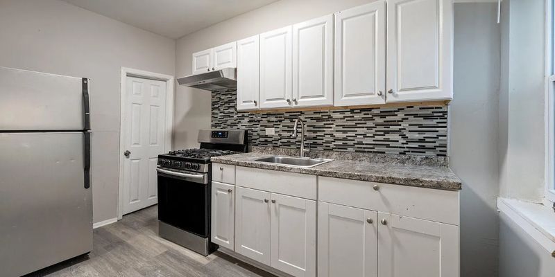 Baltimore House: 281X W Franklin St