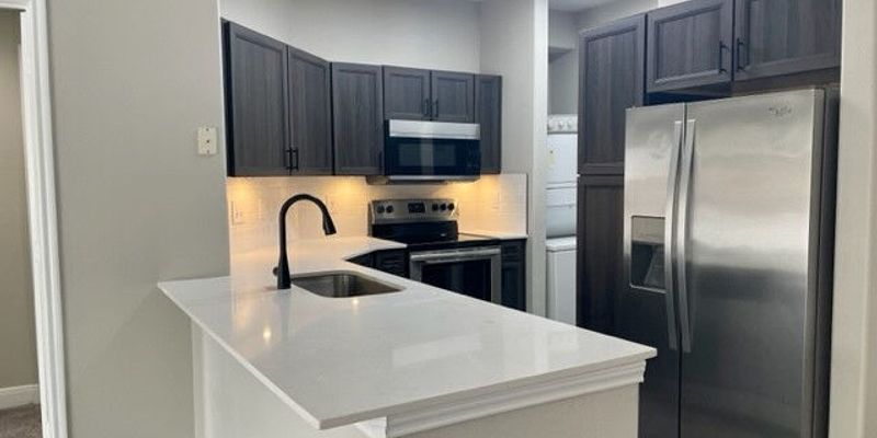 Houston Apartment: 1000 Yorktown St