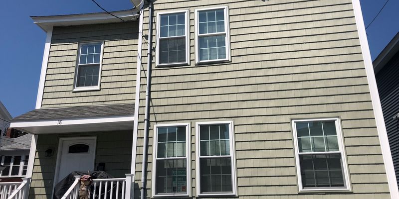 Lowell House: 18 Rockdale Avenue