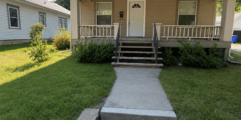 Olathe House: 415 S Harrison St