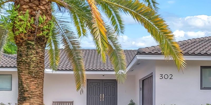 Hollywood House: 3020 N 34th St