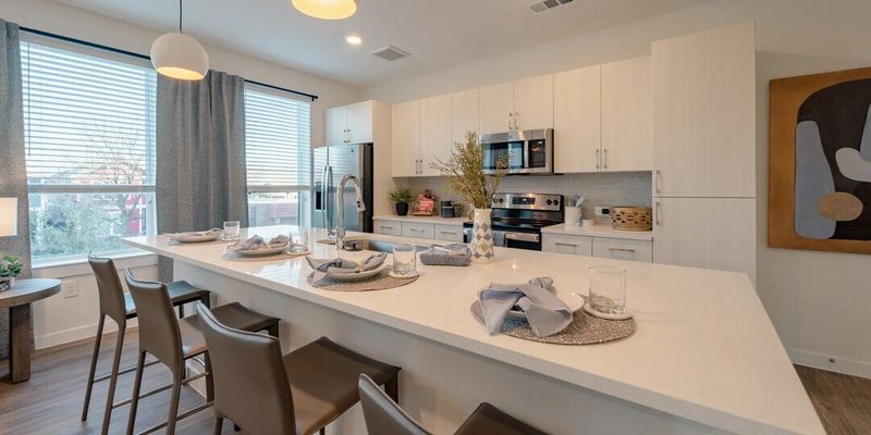 Houston Apartment: 501 W 24th St