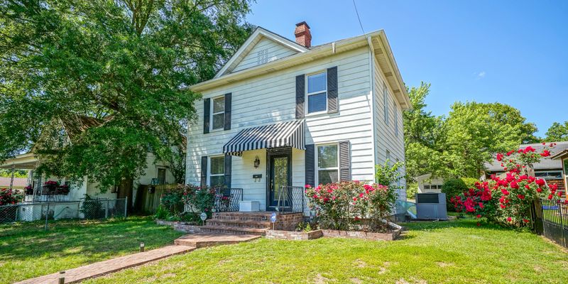 Hot Springs House: 228 Henderson St