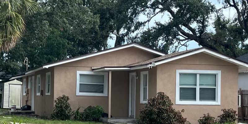 Winter Haven House: 611 Ave S NE Unit B