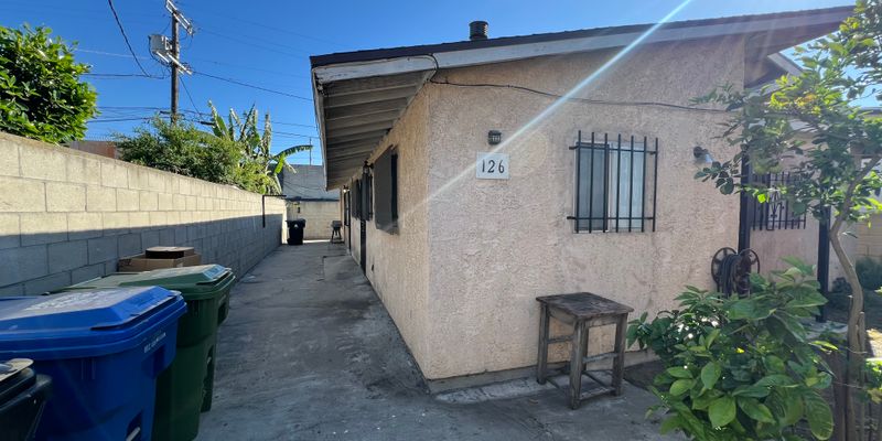 Los Angeles Apartment: 126 W 71st St
