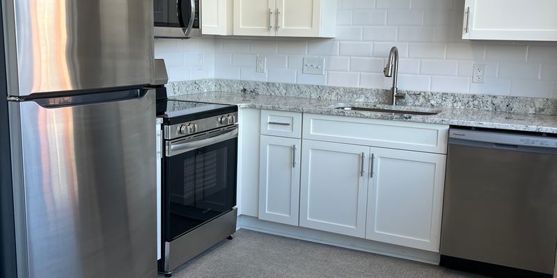 Pulaski Apartment: 500 Pico Terrace