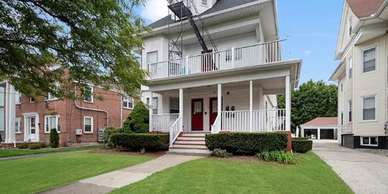 Cranston Apartment: 163 Norwood Ave