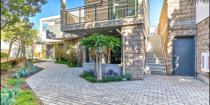 San Diego House: 7606 Girard Ave