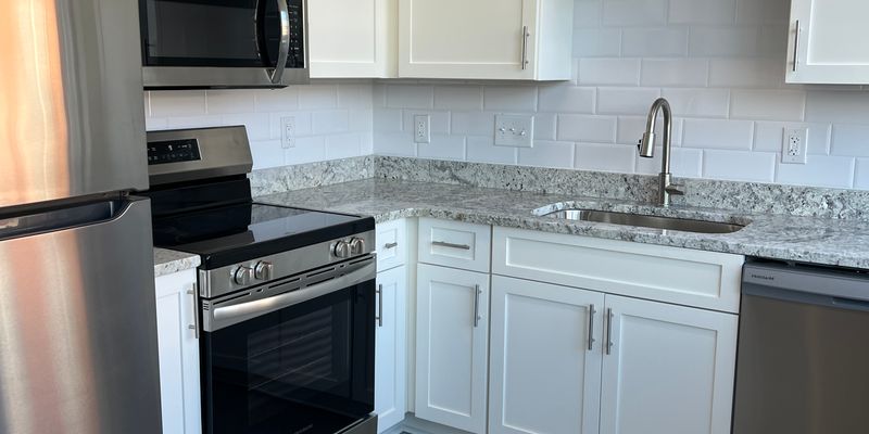 Pulaski Apartment: 500 Pico Terrace