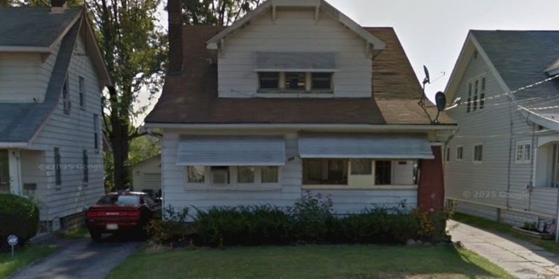 Youngstown Apartment: 105 N Bon Air Ave