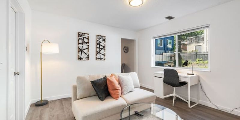 Tacoma Apartment: 612 S 18th Street