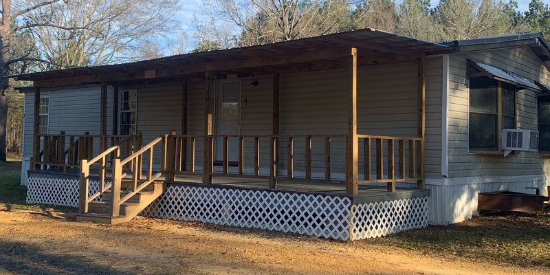 Brookhaven House: 1822 Covington Ln NE