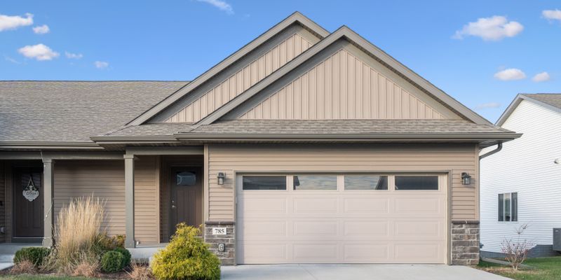 North Liberty House: 785 River Bnd Ln