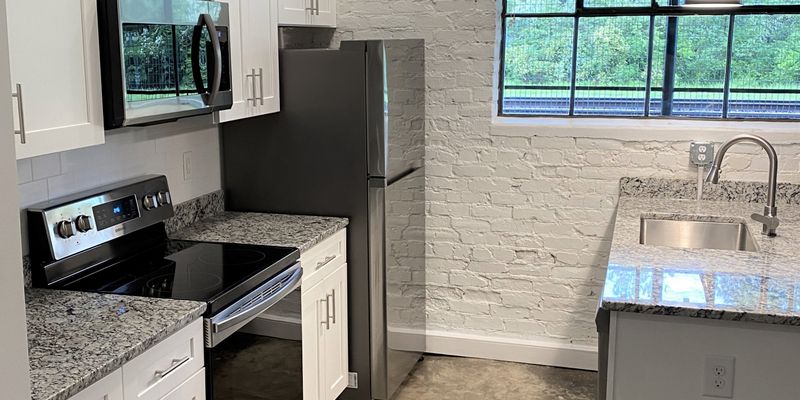 Suffolk Apartment: 410 Wellons St